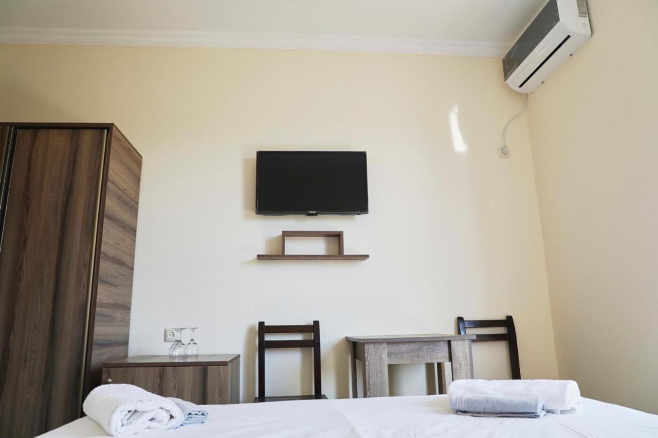 Hotel Estonia Two Kobuleti Bagian luar foto